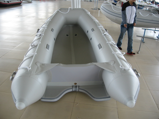 China Modern Motorized Inflatable Boats Inflatable Sea Kayak For River Fishing supplier